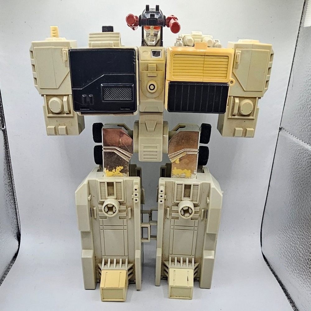 Vintage 1985 Hasbro Transformers G1 Metroplex Autobot City Action Figure Parts